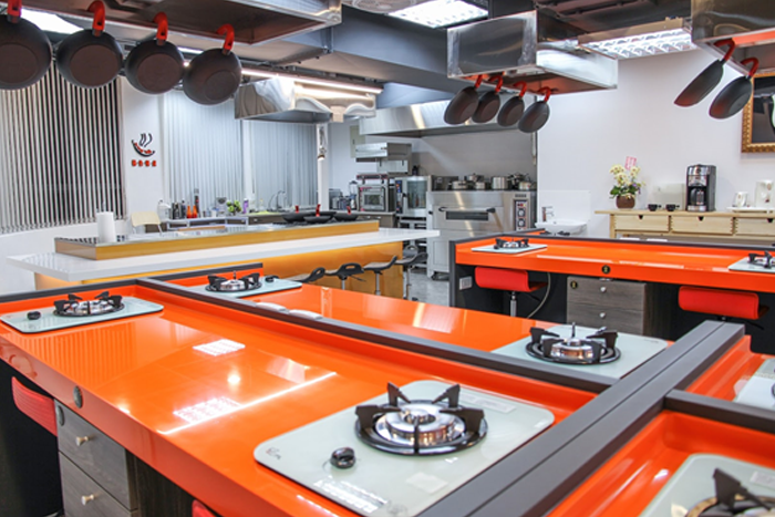 【台北】自己煮出一桌好料：橘色餐桌廚藝教室