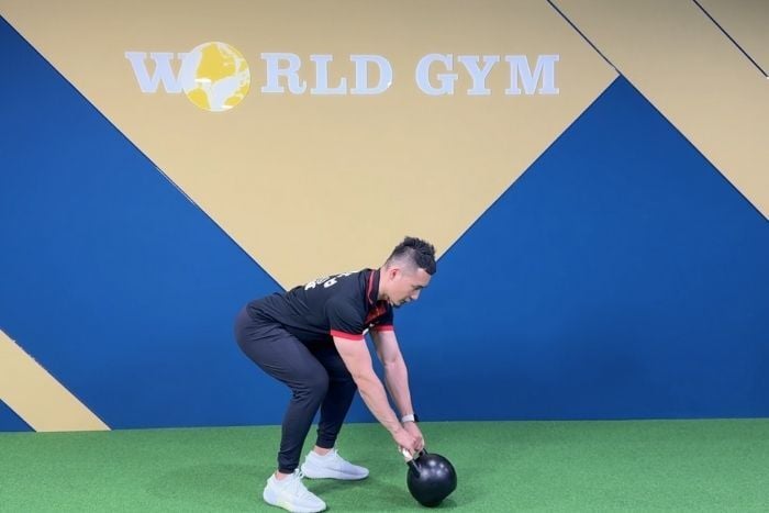 壺鈴擺盪 分解動作1