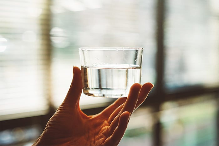 想大便時,喝杯500c.c.的溫開水,刺激腸胃道蠕動、增加便意