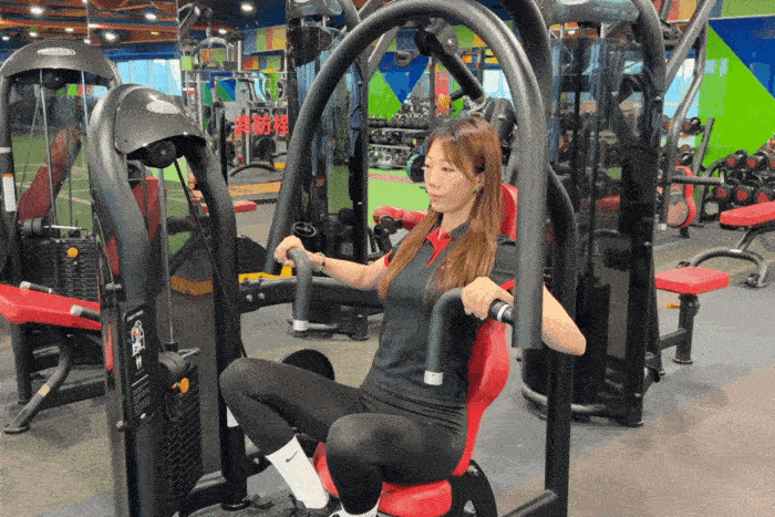 胸推機正確示範