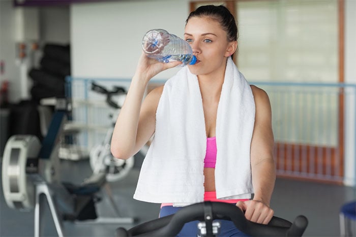 調整飲食多喝水幫助改善汗臭味