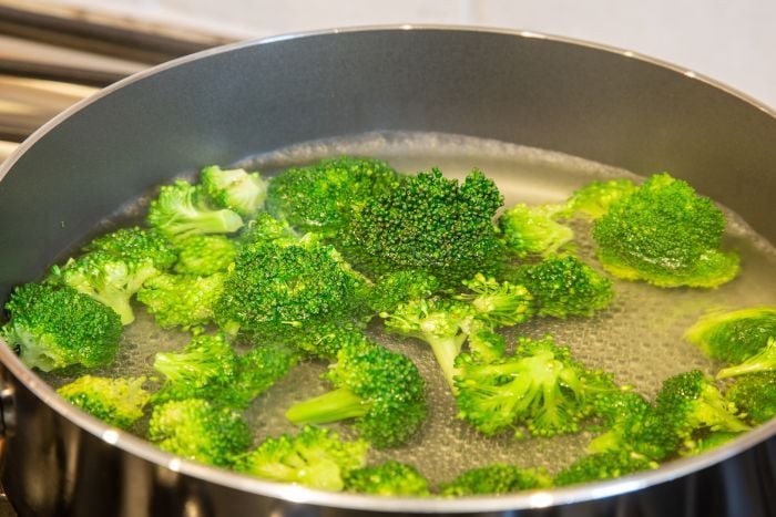 blanching-the-broccoli