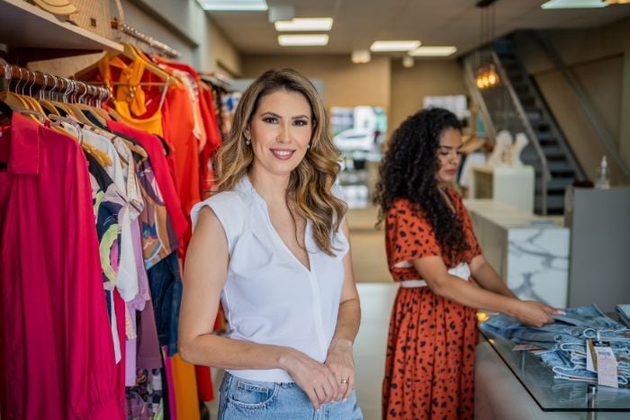 clothes-saleswoman-portrait