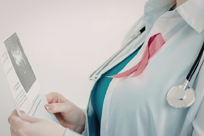 doctor-examining-breast-cancer ray