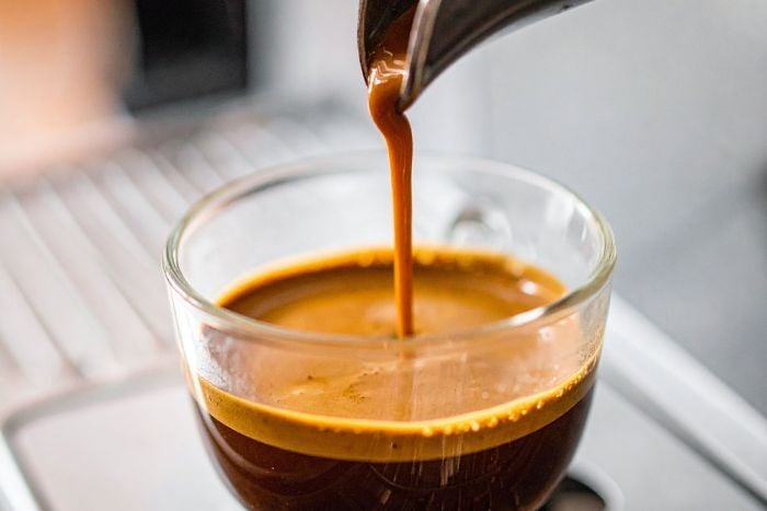 espresso-shot-being-poured-into-clear-cup