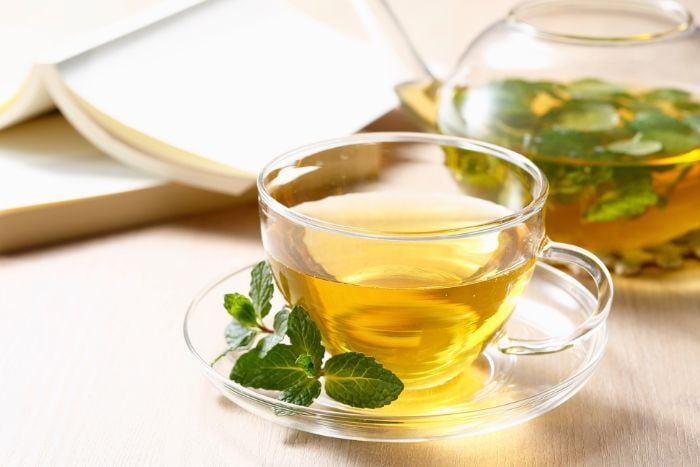 fresh-mint-green-tea-in-a-clear-cup