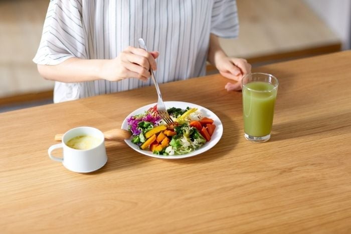 healthy-meal-with-vegetables-and-drink