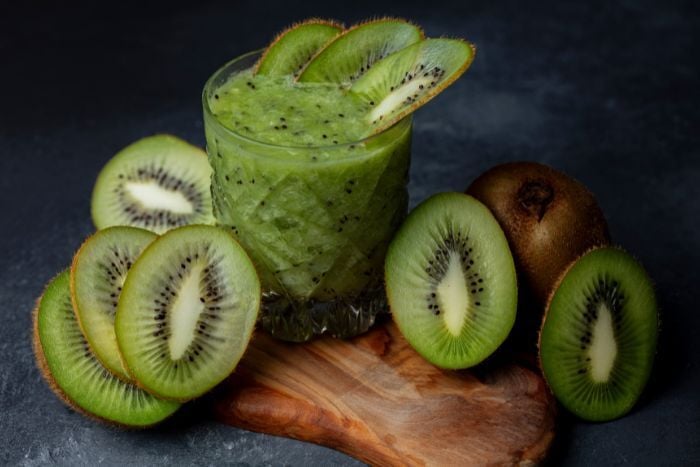natural-and-vegan-kiwi-smoothies