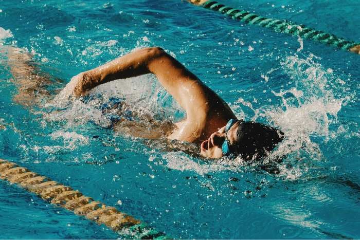 professional-swimme- floating-in-swimming-pool