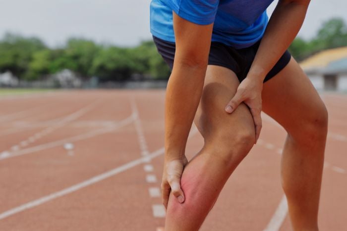 runner-leg-pain-muscle-cramp-injury-track