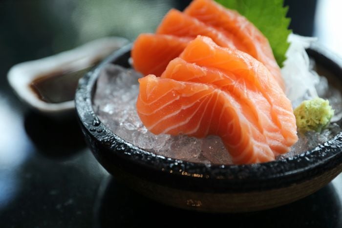 salmon-sashimi-on-ice