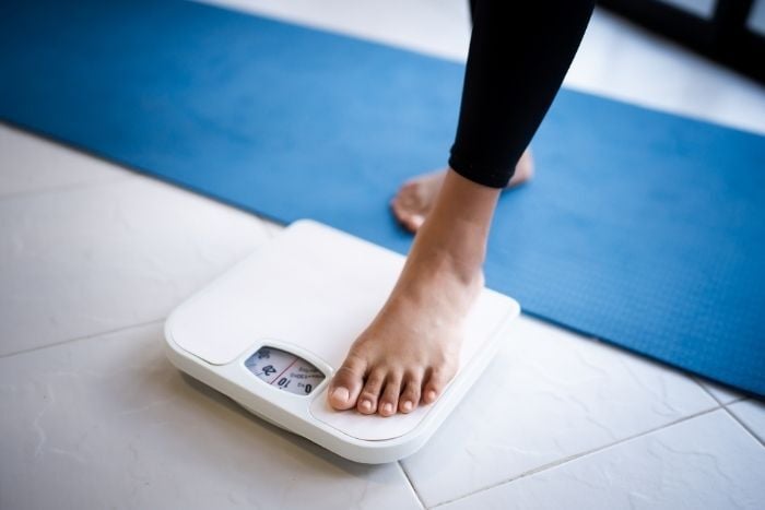 scale-feet-standing-on-electronic-scal