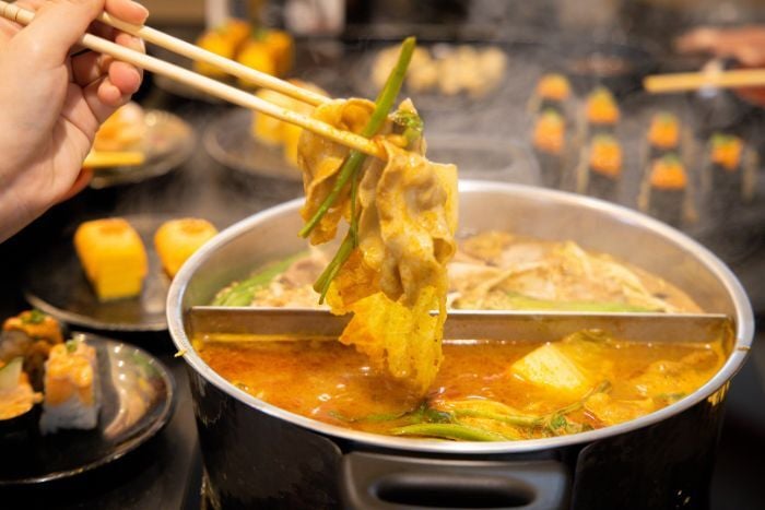 two-flavored-hot-pot-meal