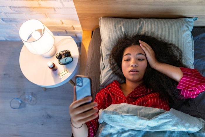 woman-cant-fall-asleep