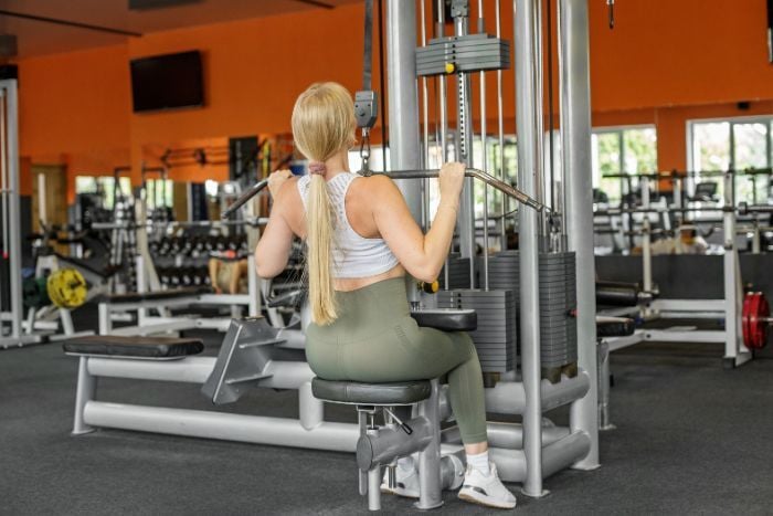 woman-exercising-on-lat-pulldown-machine-in-gym
