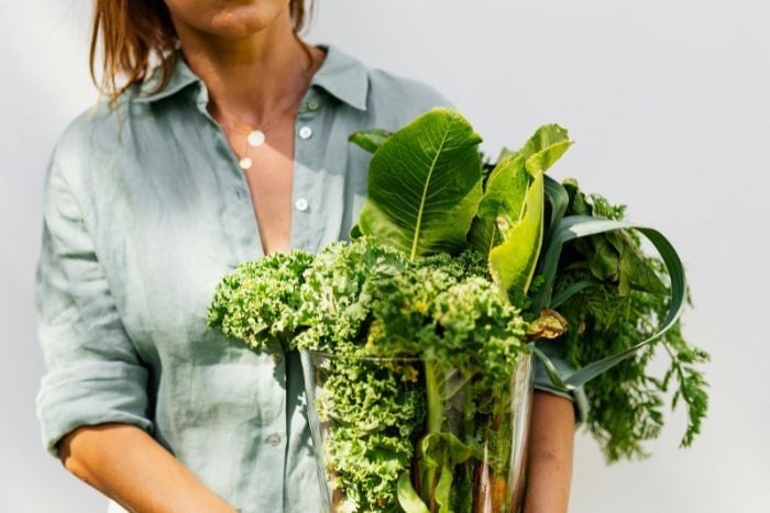 woman-holding-green-vegetables