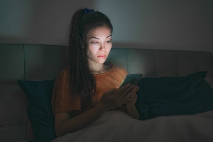 woman-staying-up-late-at-night