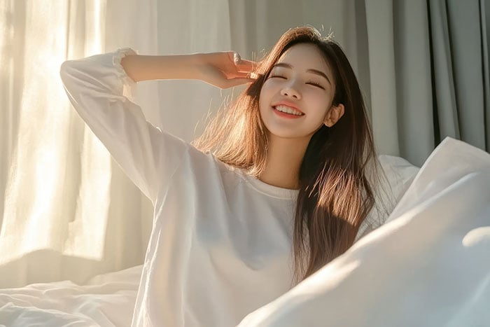 woman-waking-up