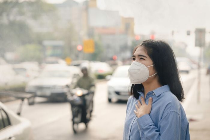 woman-wearing-the-N95-respiratory