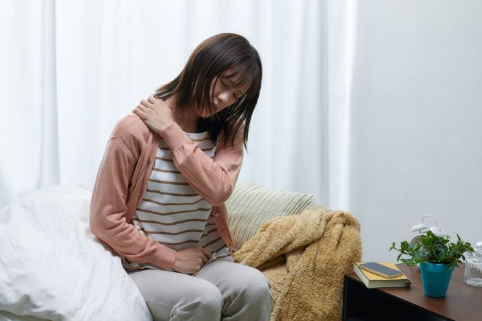 woman-with-shoulder-pain