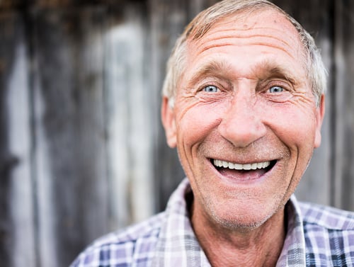 健康老化擁有一口好牙真的很重要啊！研究顯示老年人之所以胃口差，大多原因是因為牙口不好、食物難咀嚼，這也會造成營養不良的現象，因此平常做好口腔護理，刷牙、使用牙線和漱口水之外，也要定期看牙醫喔！
