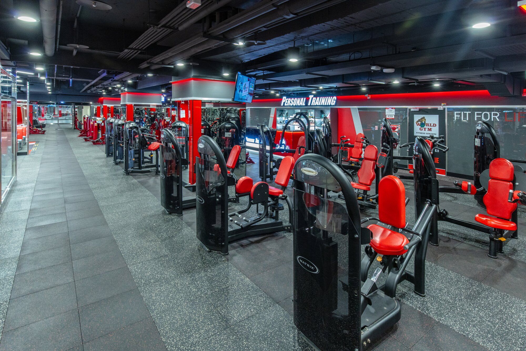 World Gym 台北站前店 機械式器材-1