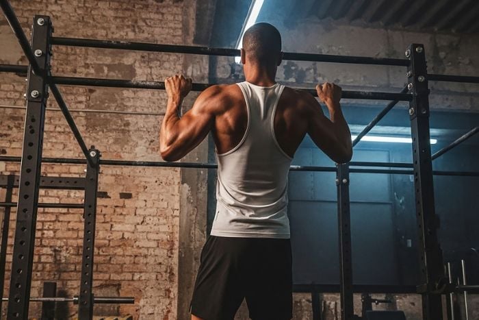 為什麼該學會引體向上？拉單槓的好處有哪些？